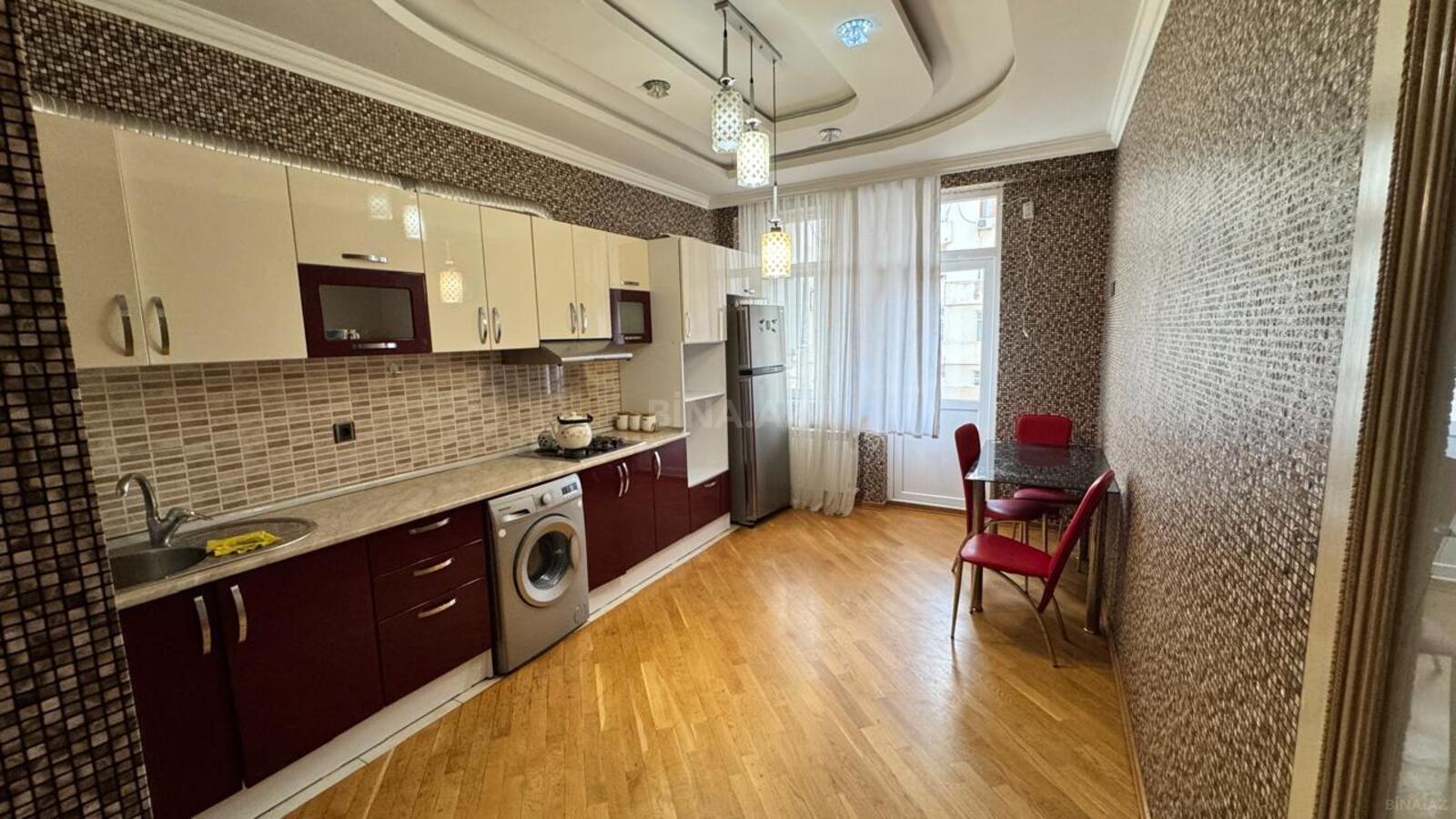 2 otaqlı mənzil günlük kirayə verilir, Bakı