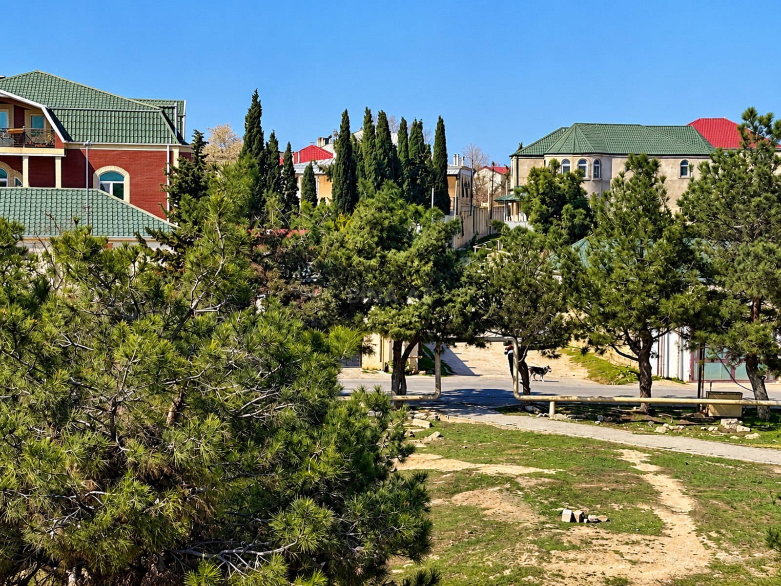 Torpaq satılır, Badamdar, Bakı