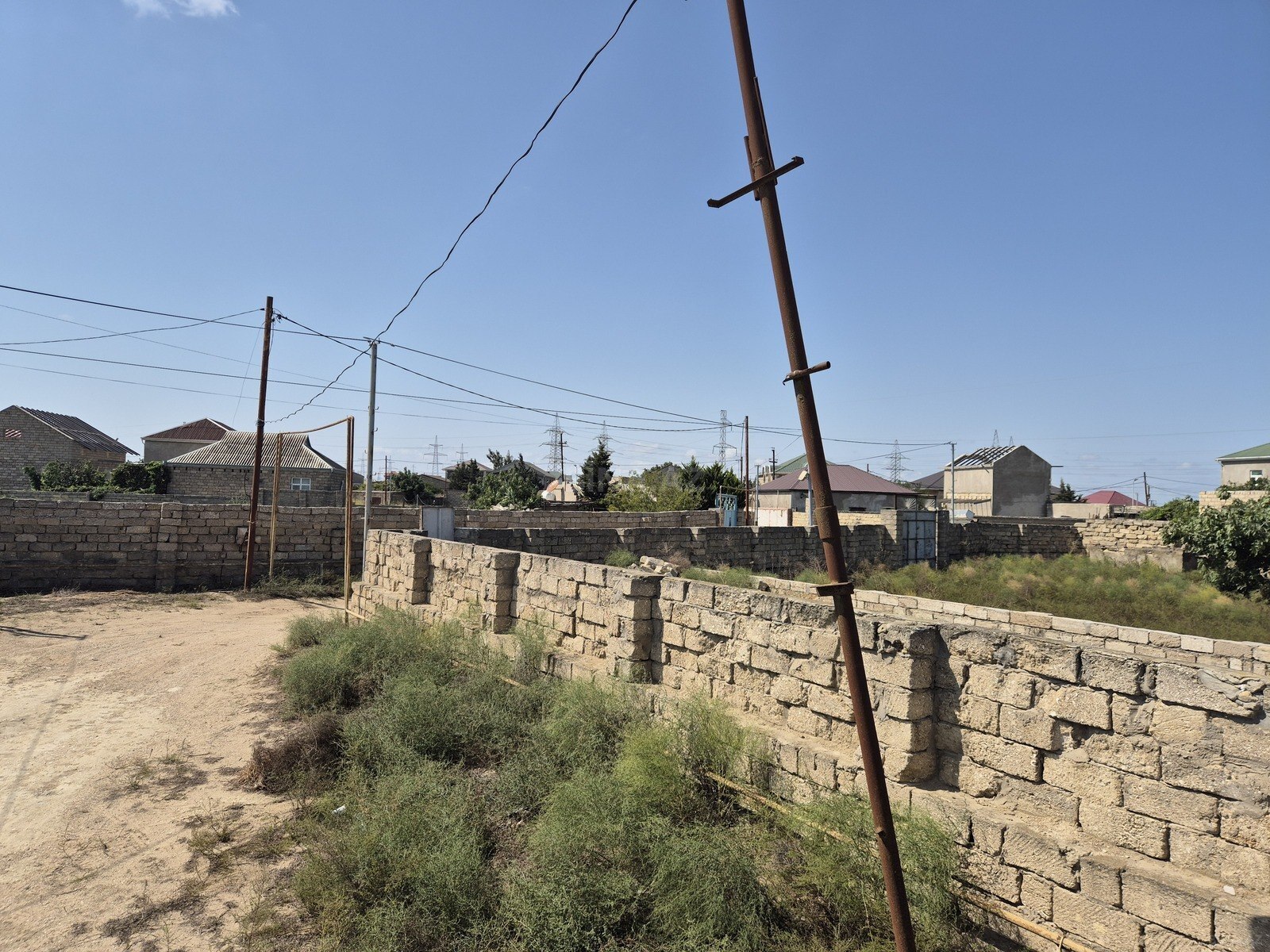 Torpaq satılır, Qala, Bakı