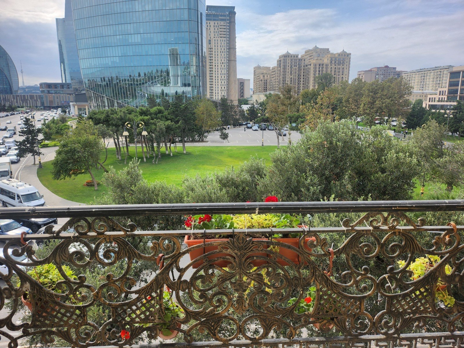 3 otaqlı mənzil kirayə verilir, Bakı