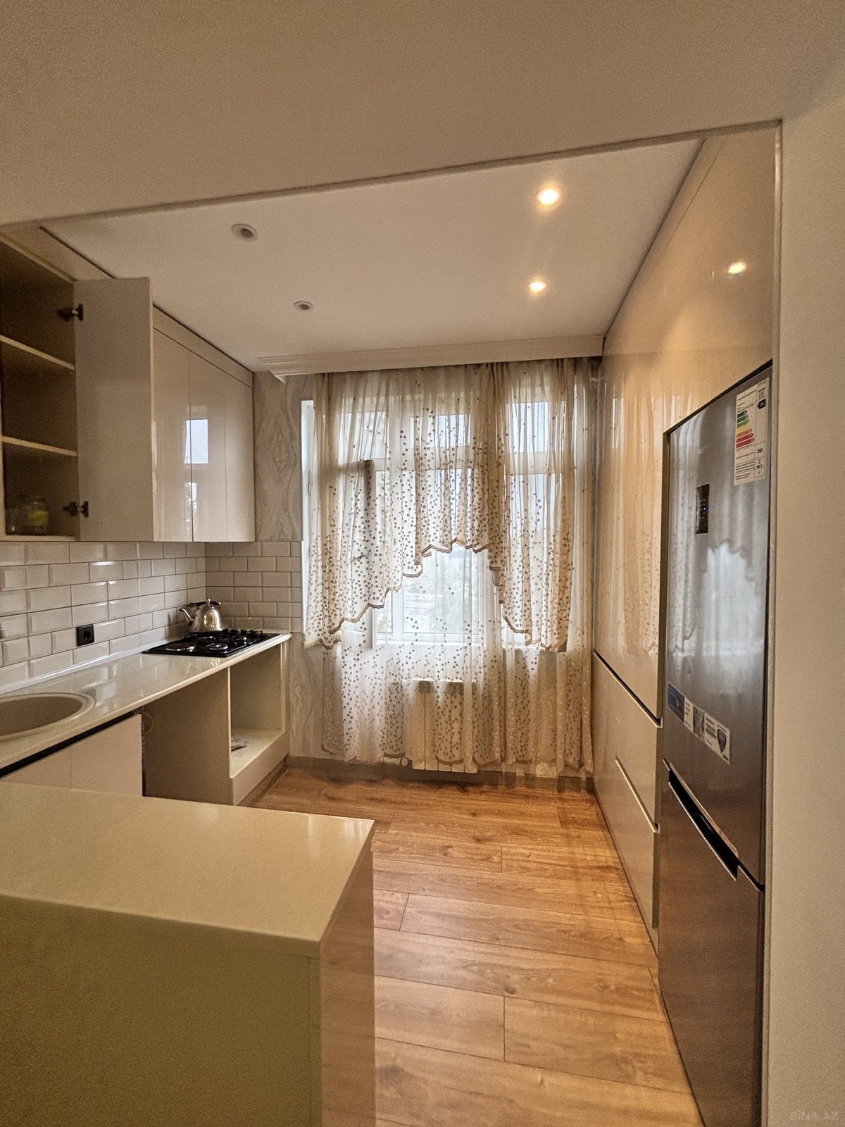 3 otaqlı mənzil kirayə verilir, Bakı
