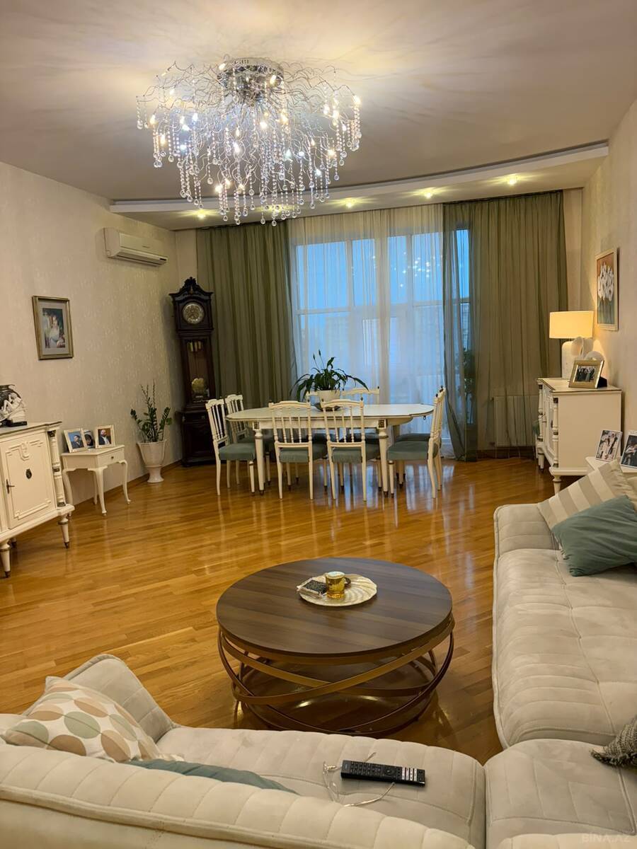 4 otaqlı, 178.0 m², Gənclik