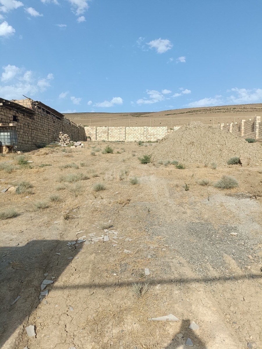 Torpaq satılır, Qobu, Abşeron