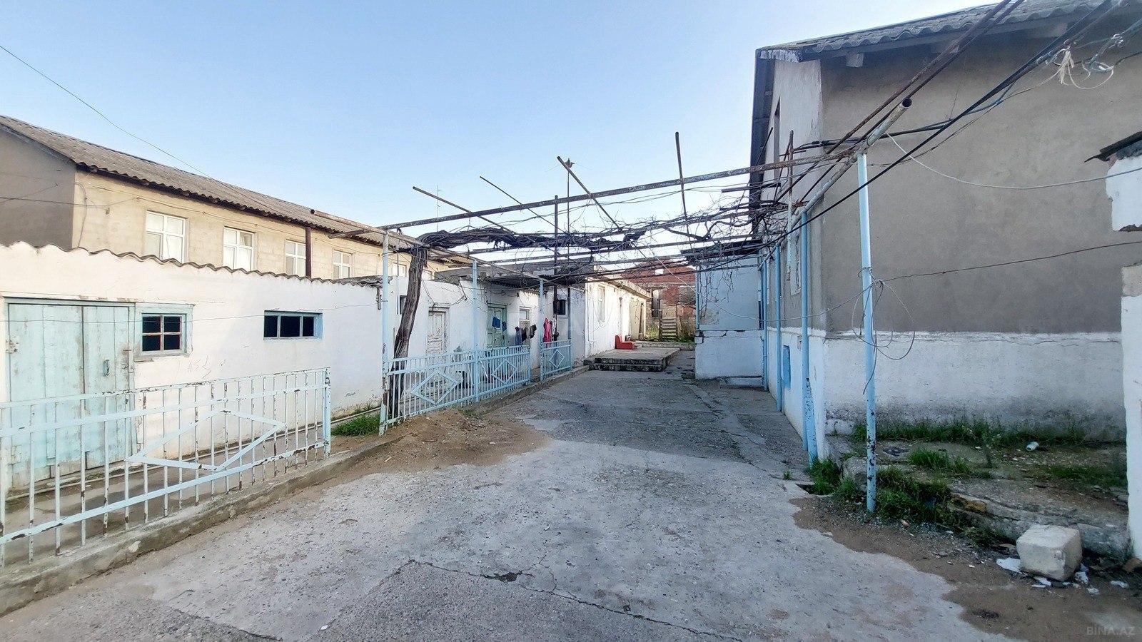 Torpaq satılır, Bakı