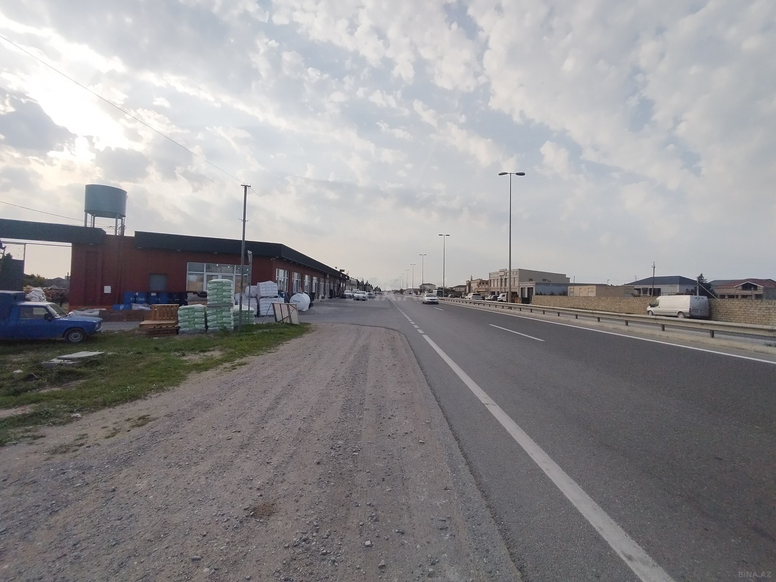 Torpaq satılır, Qala, Bakı