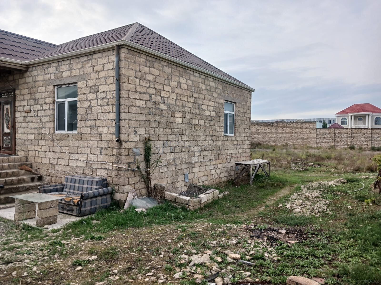 Torpaq satılır, Binə, Bakı