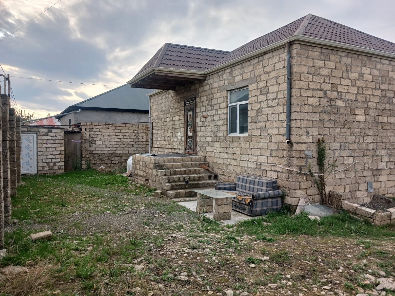 Torpaq satılır, Binə, Bakı