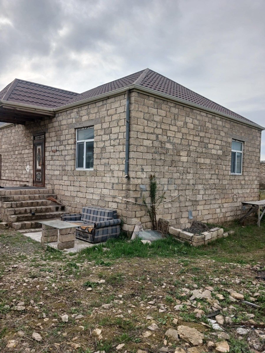 Torpaq satılır, Binə, Bakı