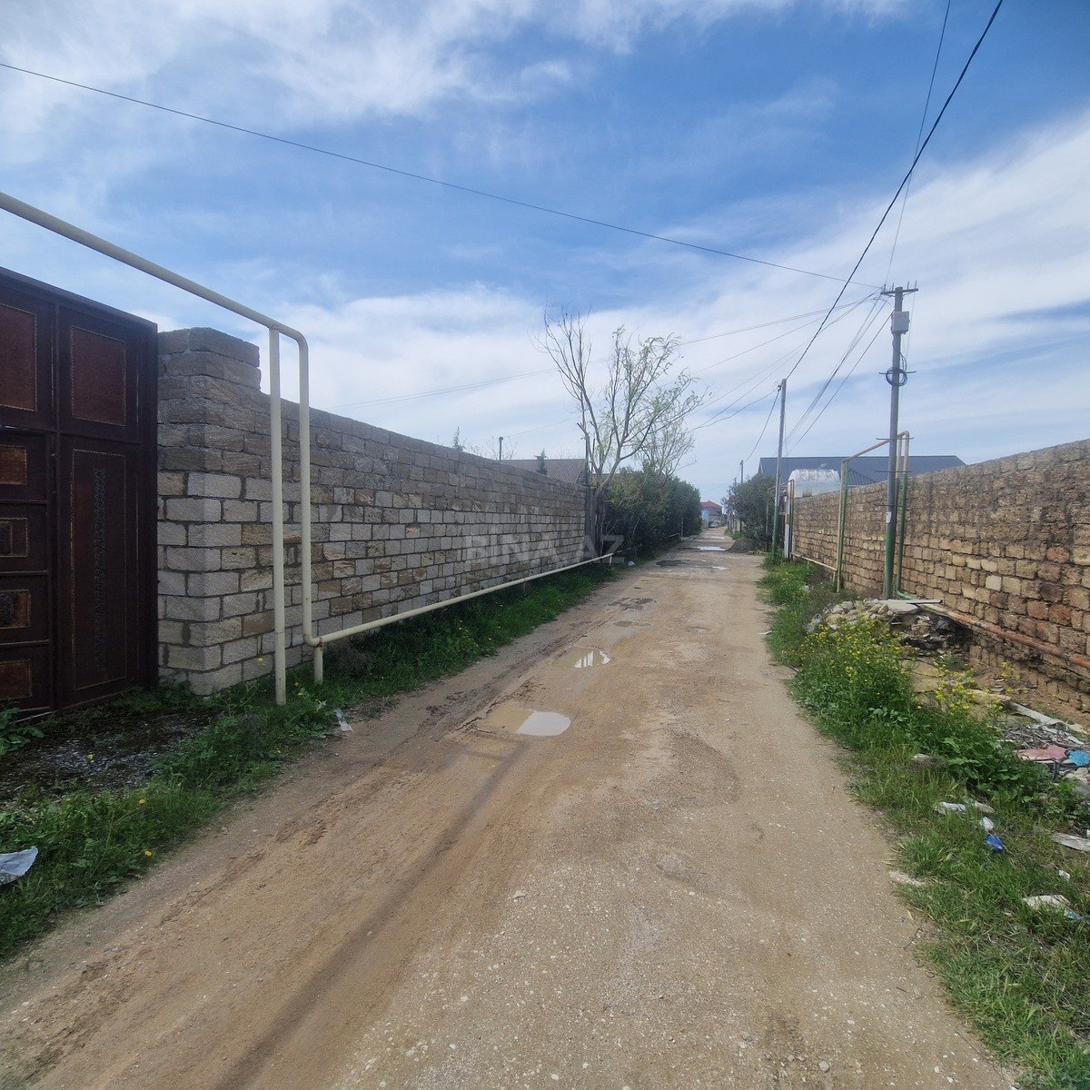 Torpaq satılır, Binə, Bakı