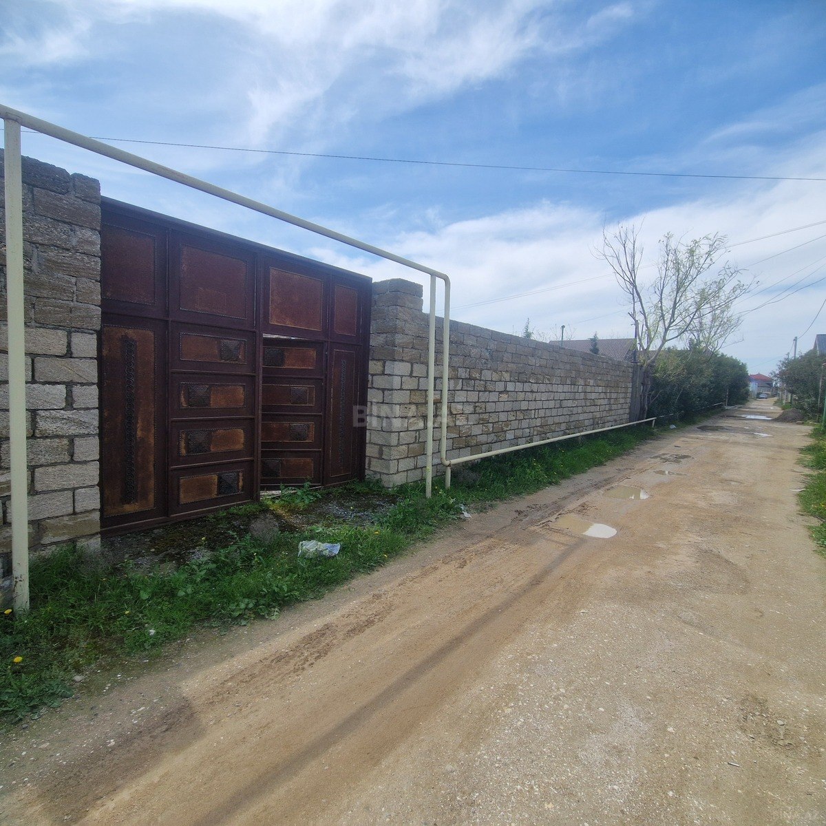 Torpaq satılır, Binə, Bakı