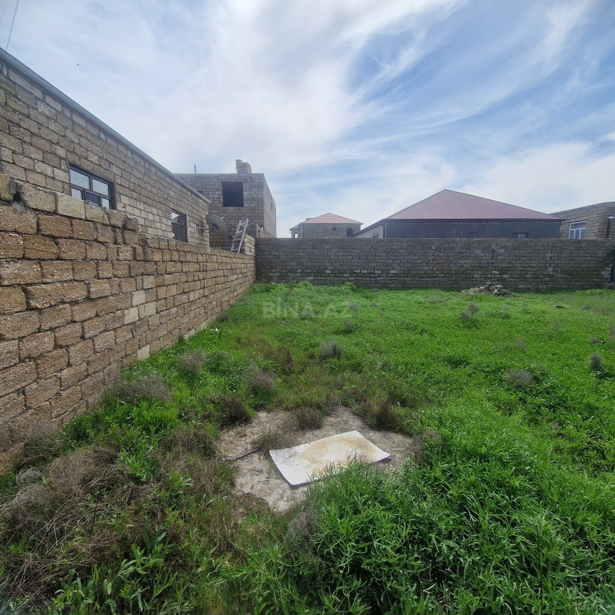 Torpaq satılır, Binə, Bakı