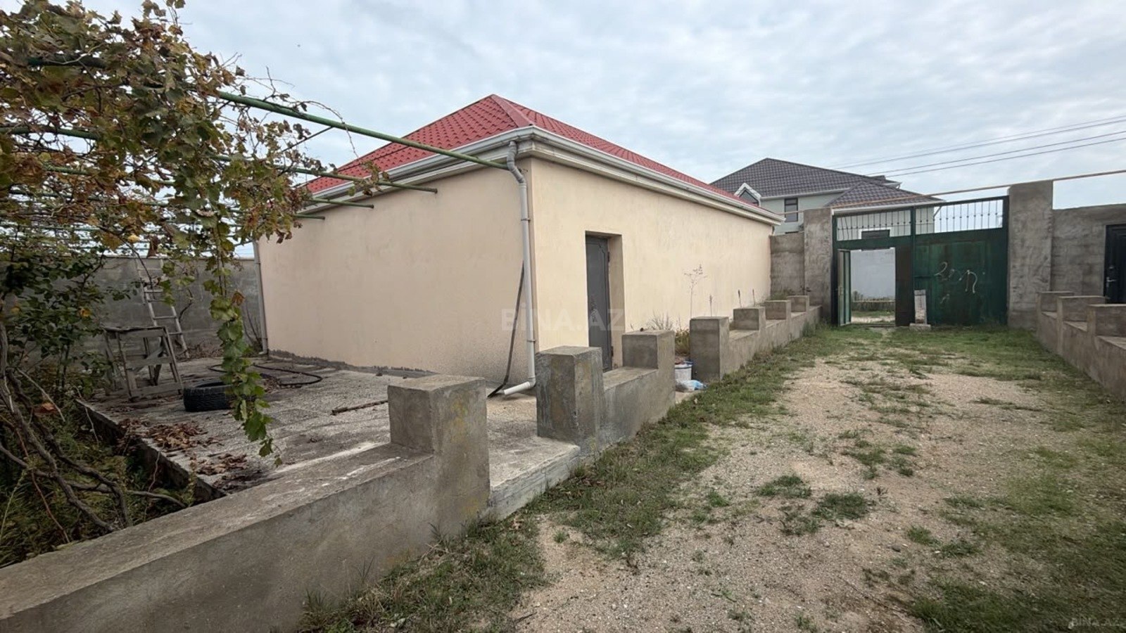 Torpaq satılır, Şüvəlan, Bakı