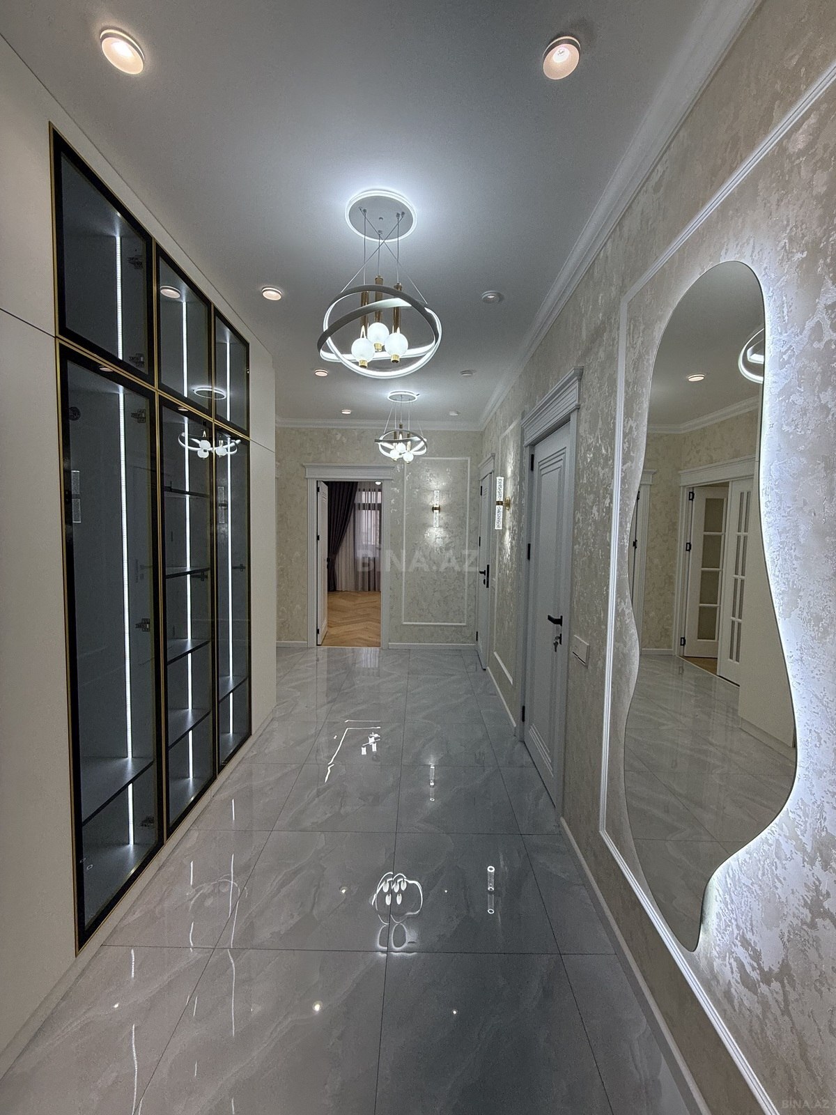 2 otaqlı, 75.0 m², 8 Noyabr