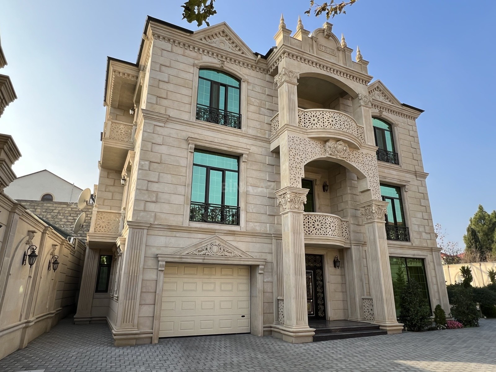 10 otaqlı, 750.0 m², Əhmədli