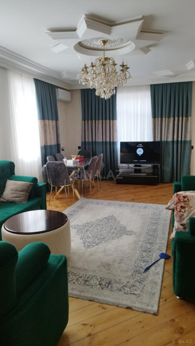 8 otaqlı, 240.0 m², Binə