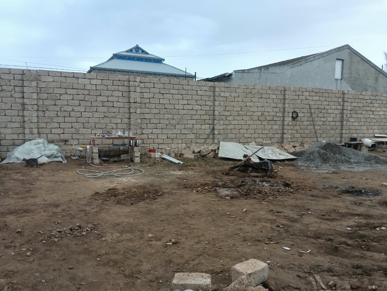 Torpaq satılır, Buzovna, Bakı