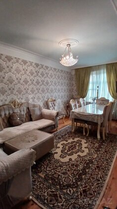 3 otaqlı Köhnə tikili, Bakıxanov q., Bakı