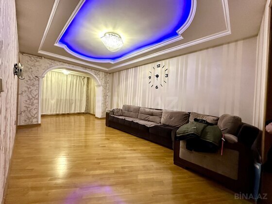 3 otaqlı Köhnə tikili, Neftçilər m., Bakı