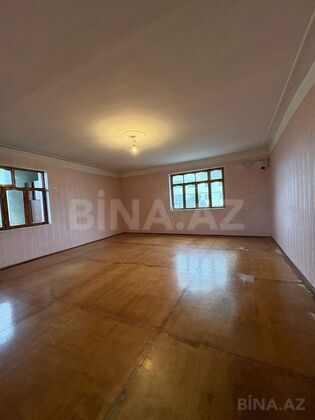 4 otaqlı Köhnə tikili, Bakıxanov q., Bakı