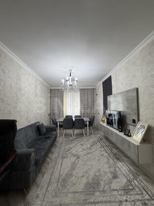 3 otaqlı Köhnə tikili, Bakıxanov q., Bakı