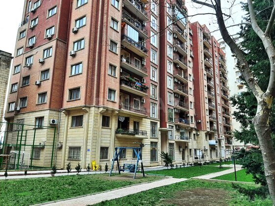 4 otaqlı Yeni tikili, Gənclik m., Bakı