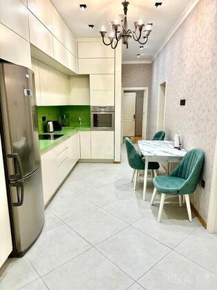 3 otaqlı Yeni tikili, 28 May m., Bakı