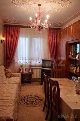 3 otaqlı Köhnə tikili, Xalqlar Dostluğu m., Bakı