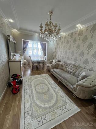 3 otaqlı Köhnə tikili, Xalqlar Dostluğu m., Bakı
