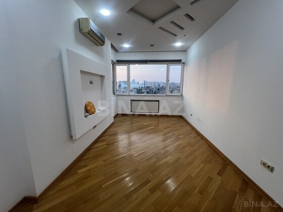 3 otaqlı Yeni tikili, Şah İsmayıl Xətai m., Bakı