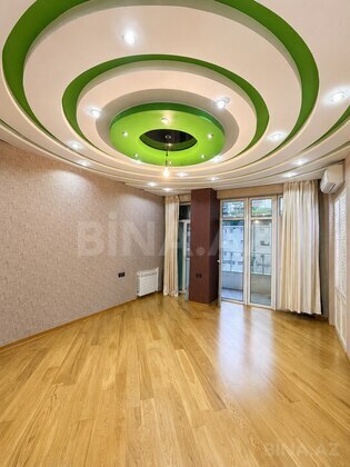 4 otaqlı, 180.0 m², 8 Noyabr