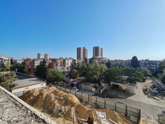 3 otaqlı Yeni tikili, Neftçilər m., Bakı