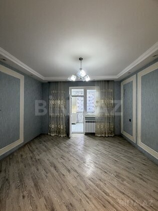 3 otaqlı Köhnə tikili, Bakıxanov q., Bakı