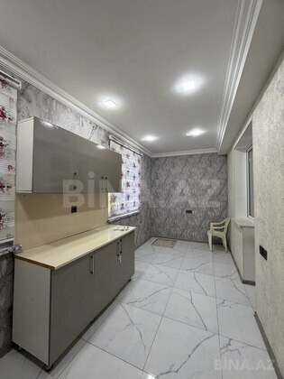 3 otaqlı Köhnə tikili, Bakıxanov q., Bakı