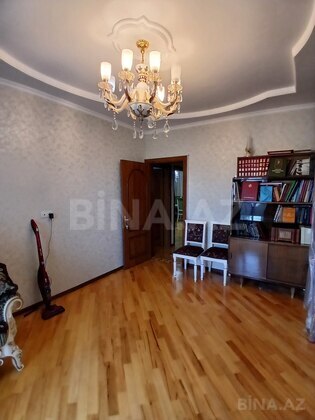 3 otaqlı Köhnə tikili, Qaraçuxur q., Bakı