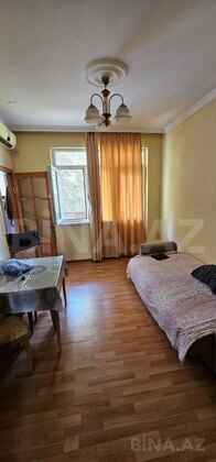 2 otaqlı Köhnə tikili, Memar Əcəmi m., Bakı