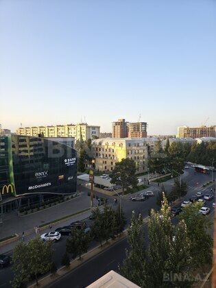 3 otaqlı Köhnə tikili, Bakıxanov q., Bakı