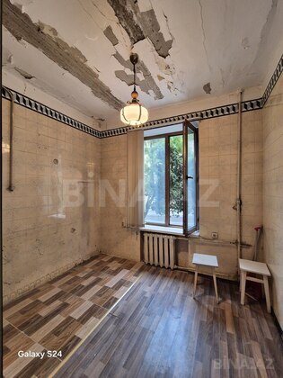 3 otaqlı Köhnə tikili, Nizami m., Bakı