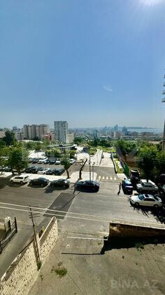 3 otaqlı Köhnə tikili, Elmlər Akademiyası m., Bakı