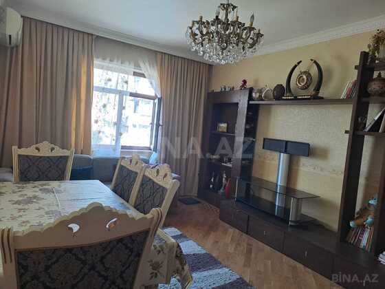 5 otaqlı Köhnə tikili, Xalqlar Dostluğu m., Bakı