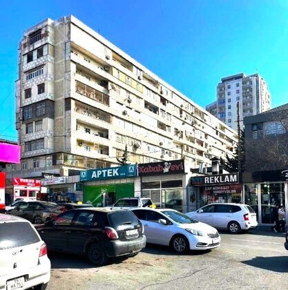 3 otaqlı Köhnə tikili, Xalqlar Dostluğu m., Bakı