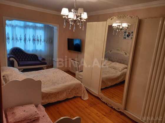 4 otaqlı Köhnə tikili, Xalqlar Dostluğu m., Bakı