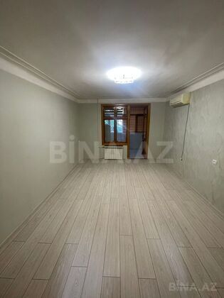 3 otaqlı Köhnə tikili, Qara Qarayev m., Bakı
