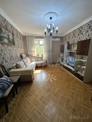 3 otaqlı Köhnə tikili, Qara Qarayev m., Bakı