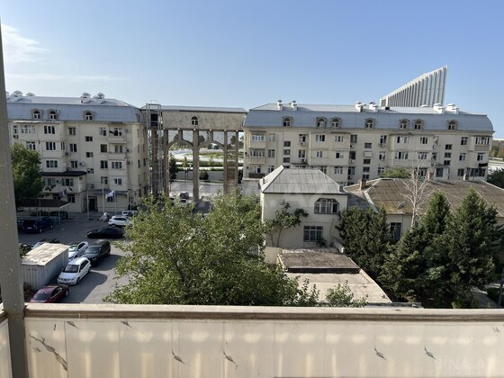 1 otaqlı Köhnə tikili, Şah İsmayıl Xətai m., Bakı