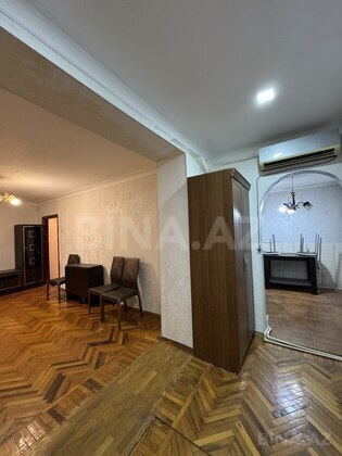 3 otaqlı Köhnə tikili, Elmlər Akademiyası m., Bakı