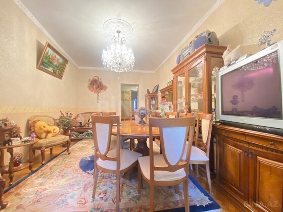3 otaqlı Köhnə tikili, Qara Qarayev m., Bakı