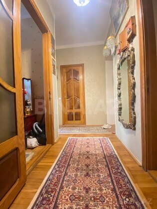 3 otaqlı Köhnə tikili, Qara Qarayev m., Bakı