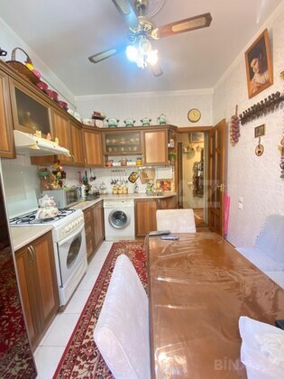 3 otaqlı Köhnə tikili, Qara Qarayev m., Bakı