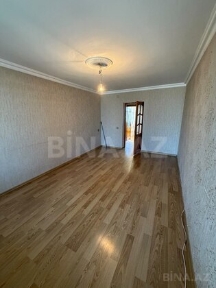 3 otaqlı Köhnə tikili, Bakıxanov q., Bakı