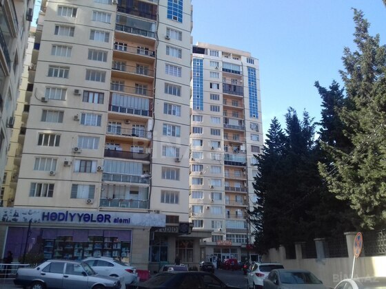 3 otaqlı Yeni tikili, 8-ci mikrorayon q., Bakı